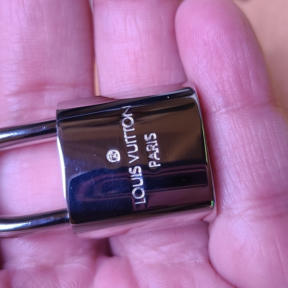 BNEW LOUIS VUITTON LV SILVER LOCK AND KEY SET #315 - Picture 7 of 7